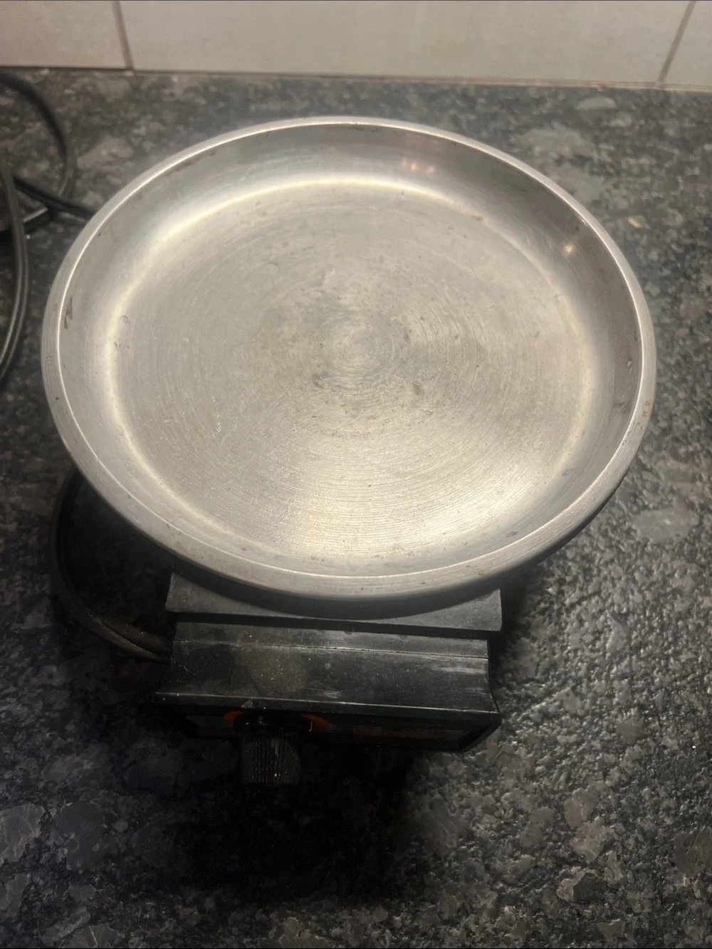 Oster Harvest Gold Electric Fondue Set with Black Base. 4 forks included